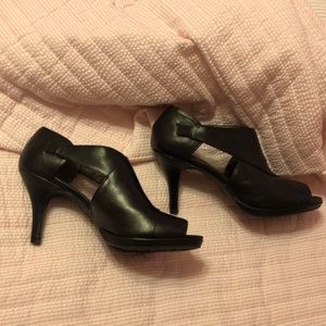 Life Stride Black open toe heels -Size 9 Medium